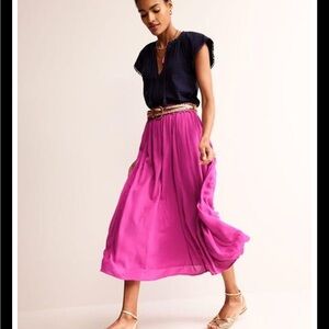 Boden NWT Crinkle Midi Skirt in Phlox Pink Size 16/18
